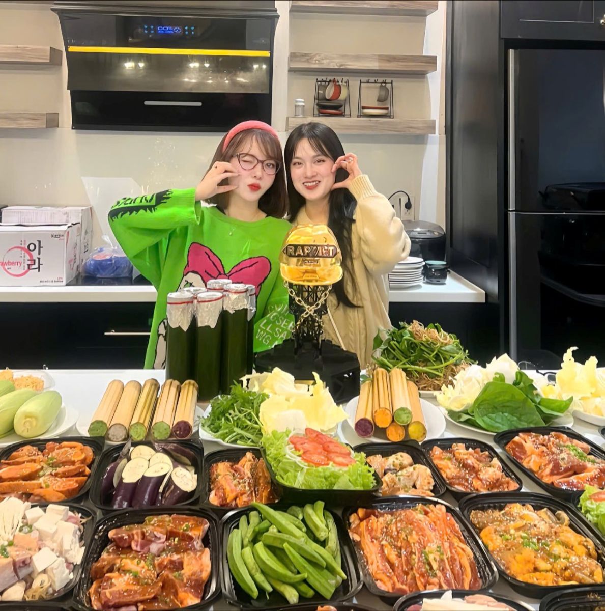 Phu nu hien dai BBQ tan noi bep chu viet 02