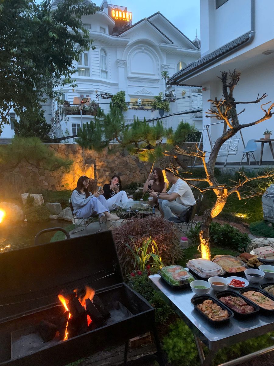 Phu nu hien dai BBQ tan noi bep chu viet 04