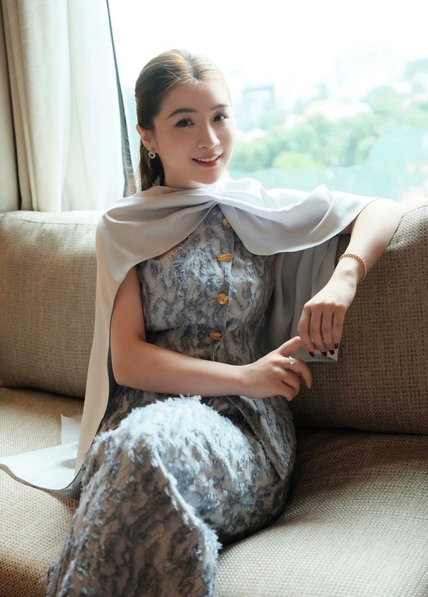 Phu nu hien dai CHRISTINE ho thuy hong phuc 02