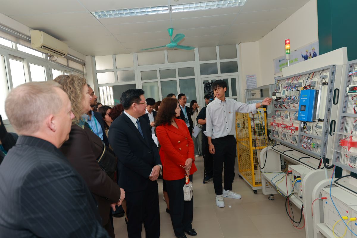 Phu nu hien dai GE Vernova Foundation 02