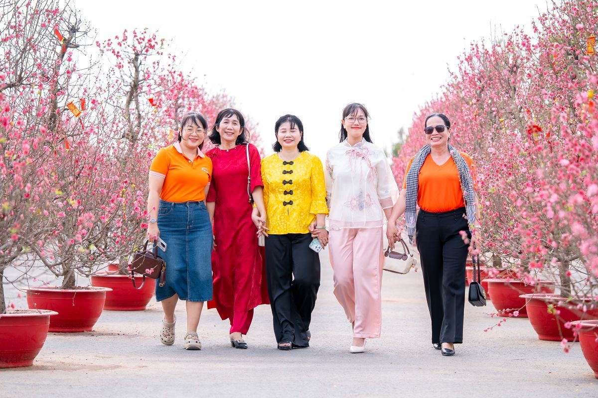 Phu nu hien dai Green Paradise Tet Fest 04