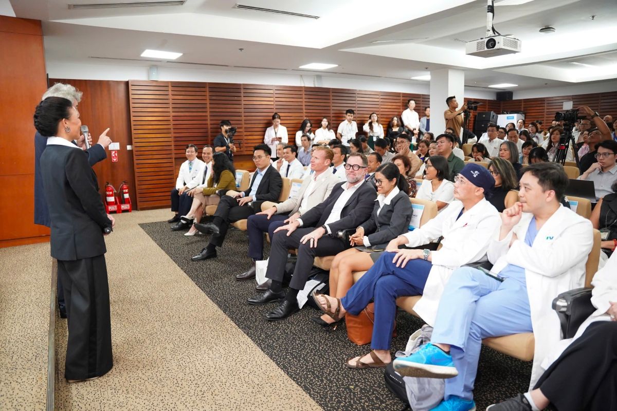 Phu nu hien dai ROBOT FV DA VINCI 03