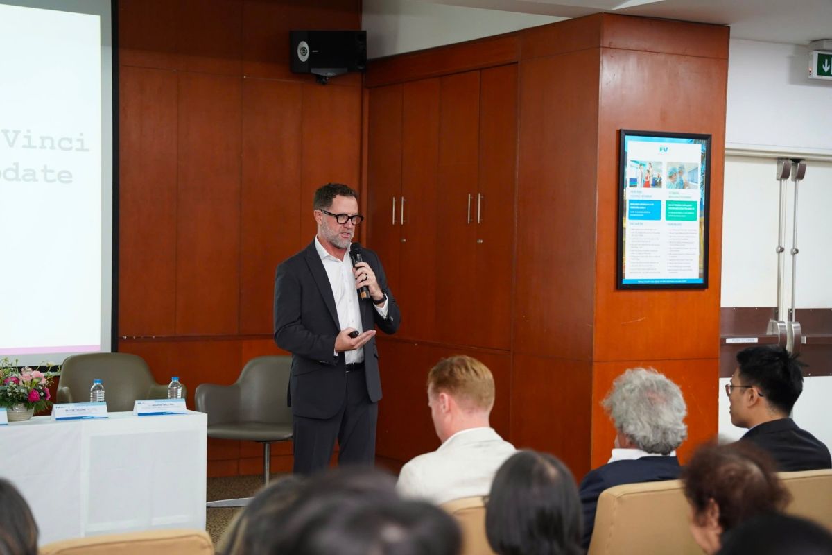 Phu nu hien dai ROBOT FV DA VINCI 04