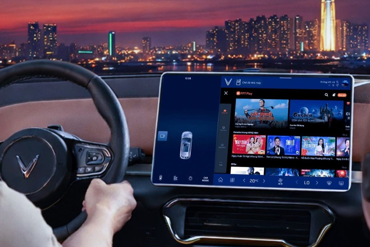 Phu nu hien dai VF Connect vinfast 01