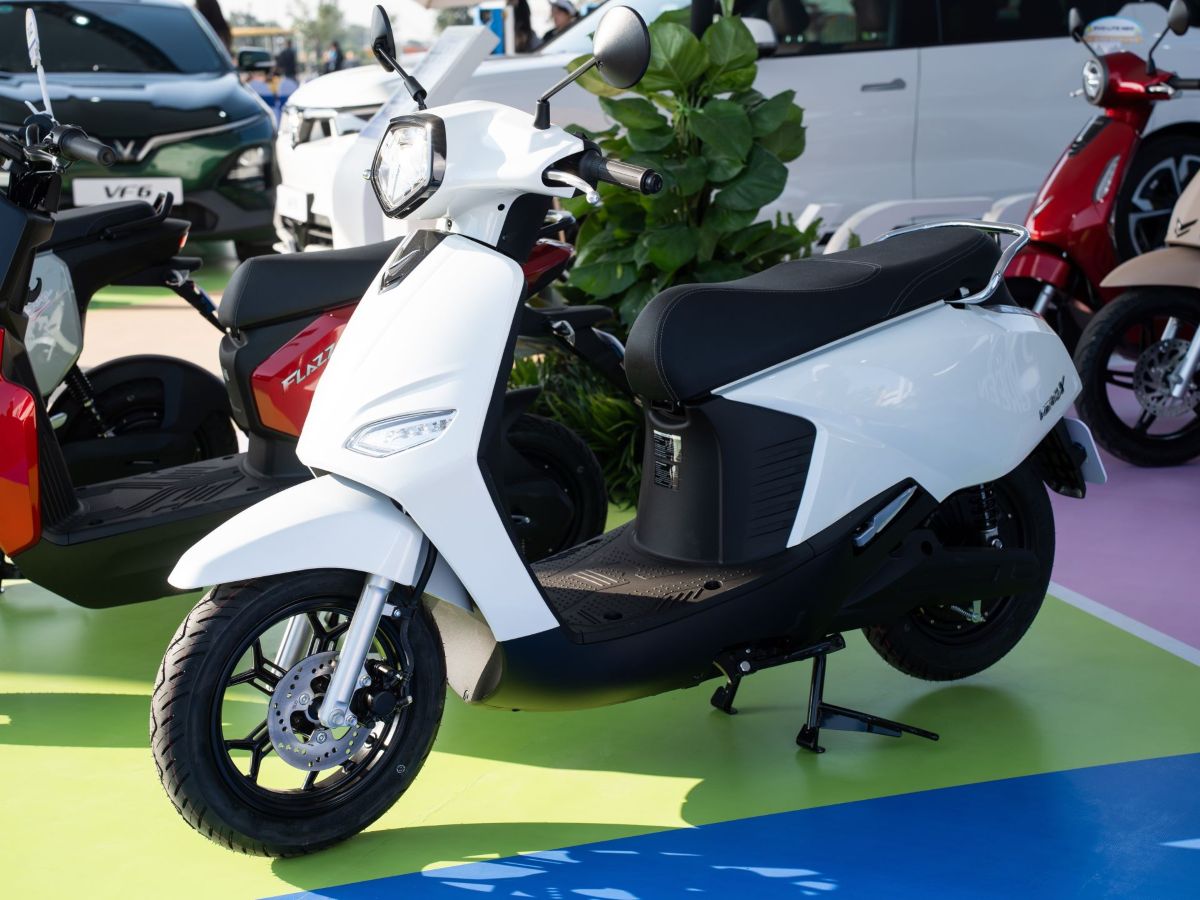 Phu nu hien dai VinFast Vero X 02