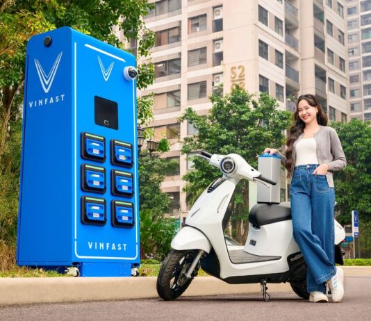 VinFast Viper: Mẫu xe máy điện đổi pin khuấy đảo giới văn phòng giữa bão giá xăng, “ưu đãi full combo” chỉ còn tính bằng giờ