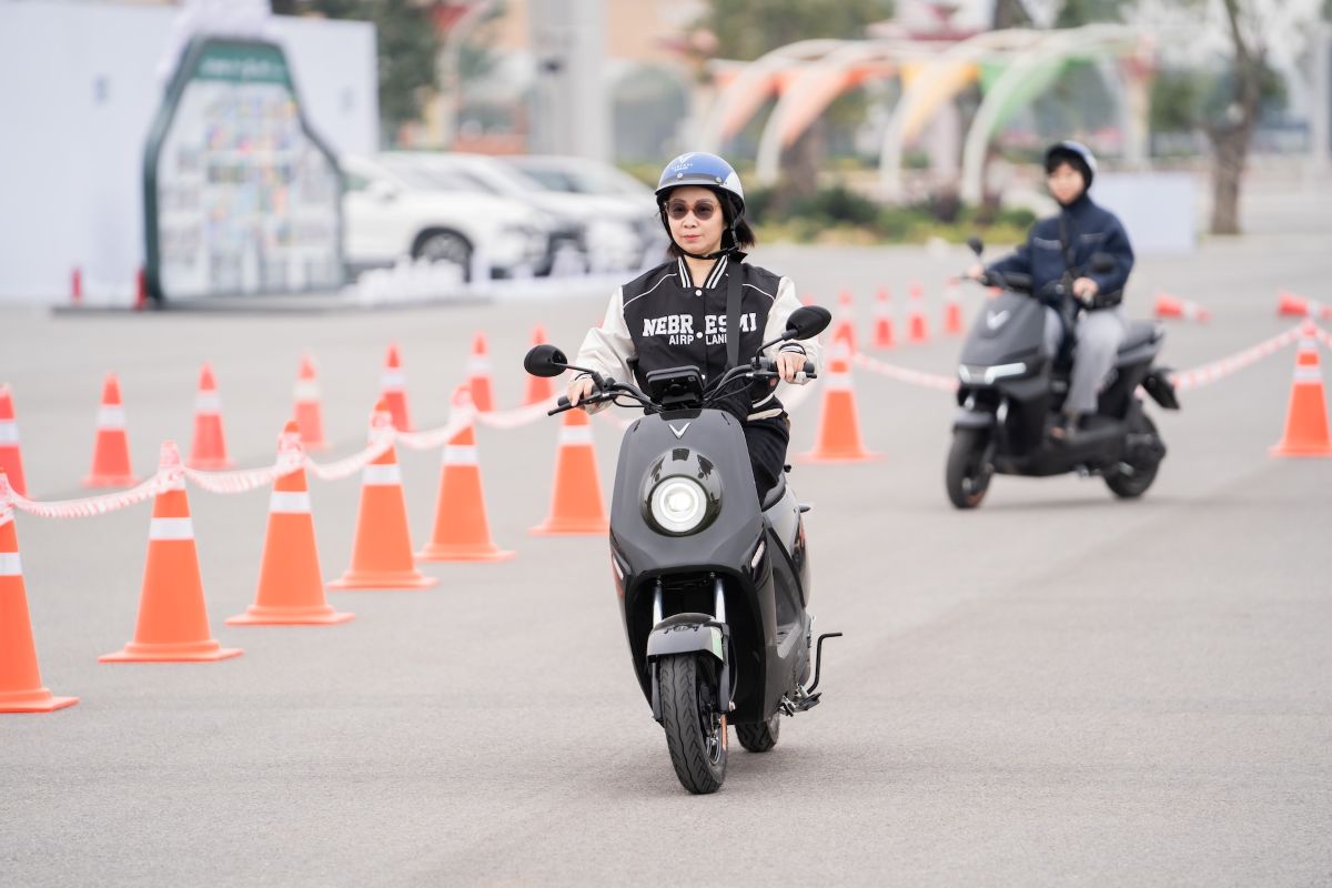 Phu nu hien dai VinFast ZGoo VF3 02