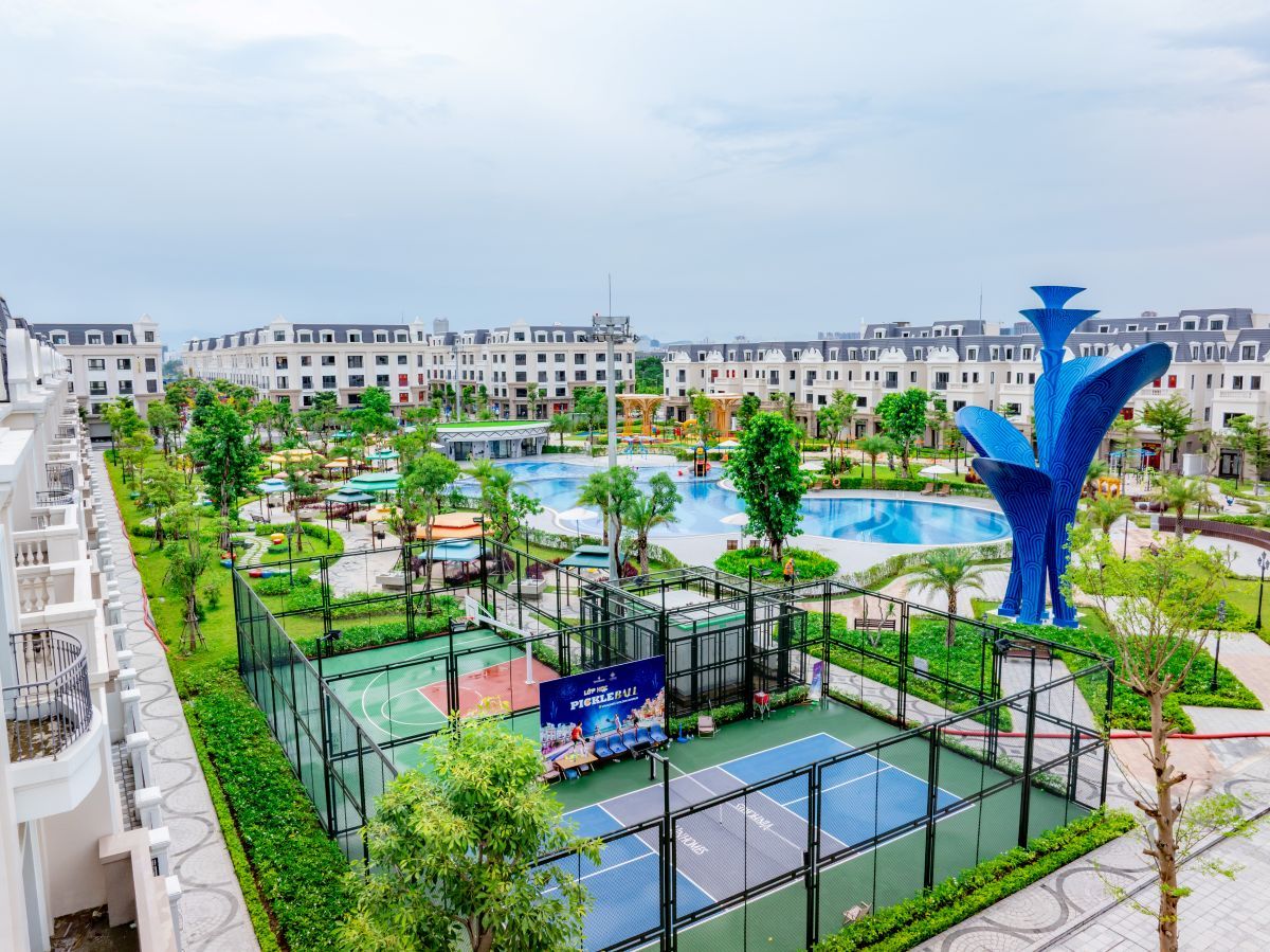 Phu nu hien dai The Sentosa Vinhomes Star City 02