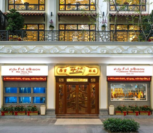 Cá Bơn Hấp Hồng Kông – Tuyệt Đỉnh Nghệ Thuật Hấp Lửa Từ Ngân Đình Sài Gòn