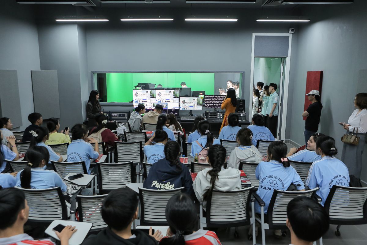 Phu nu hien dai future fest dai hoc van lang 03