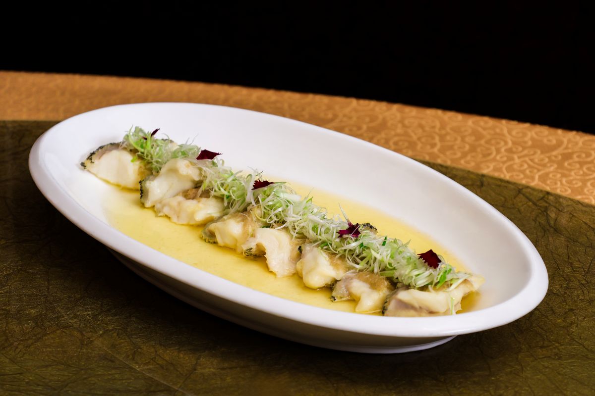 Ngân Đình Sài Gòn Dẫn Lối Vị Giác đến với Nền Ẩm Thực Quảng Đông Nguyên Bản và Sáng tạo 3 Phu nu hien dai ngan dinh sai gon 03