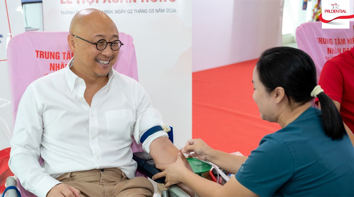Tập thể nhân viên, tư vấn viên Prudential khởi đầu năm mới ý nghĩa bằng hoạt động hiến máu 2 Phu nu hien dai nhan vien prudential hien mau 03
