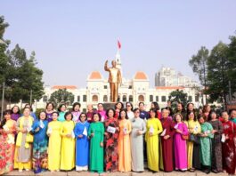 Hơn 58.000 phụ nữ đồng diễn áo dài tại TPHCM