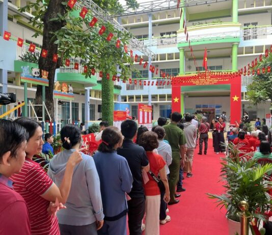 Tỉ lệ cử tri đi bầu cử tại TPHCM đạt 99%