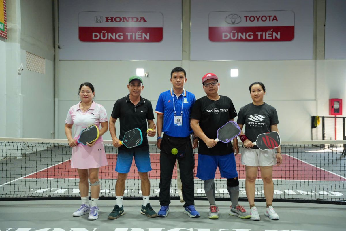 Khai mạc Giải Pickleball Tuy Hòa Mở Rộng Tranh Cup Huy Tùng Coffee Lần 1/2026 2 phu nu hien dai pickball huy tung coffee 06