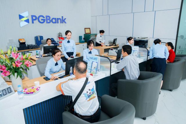 Phu nu hien dai PGBank 01
