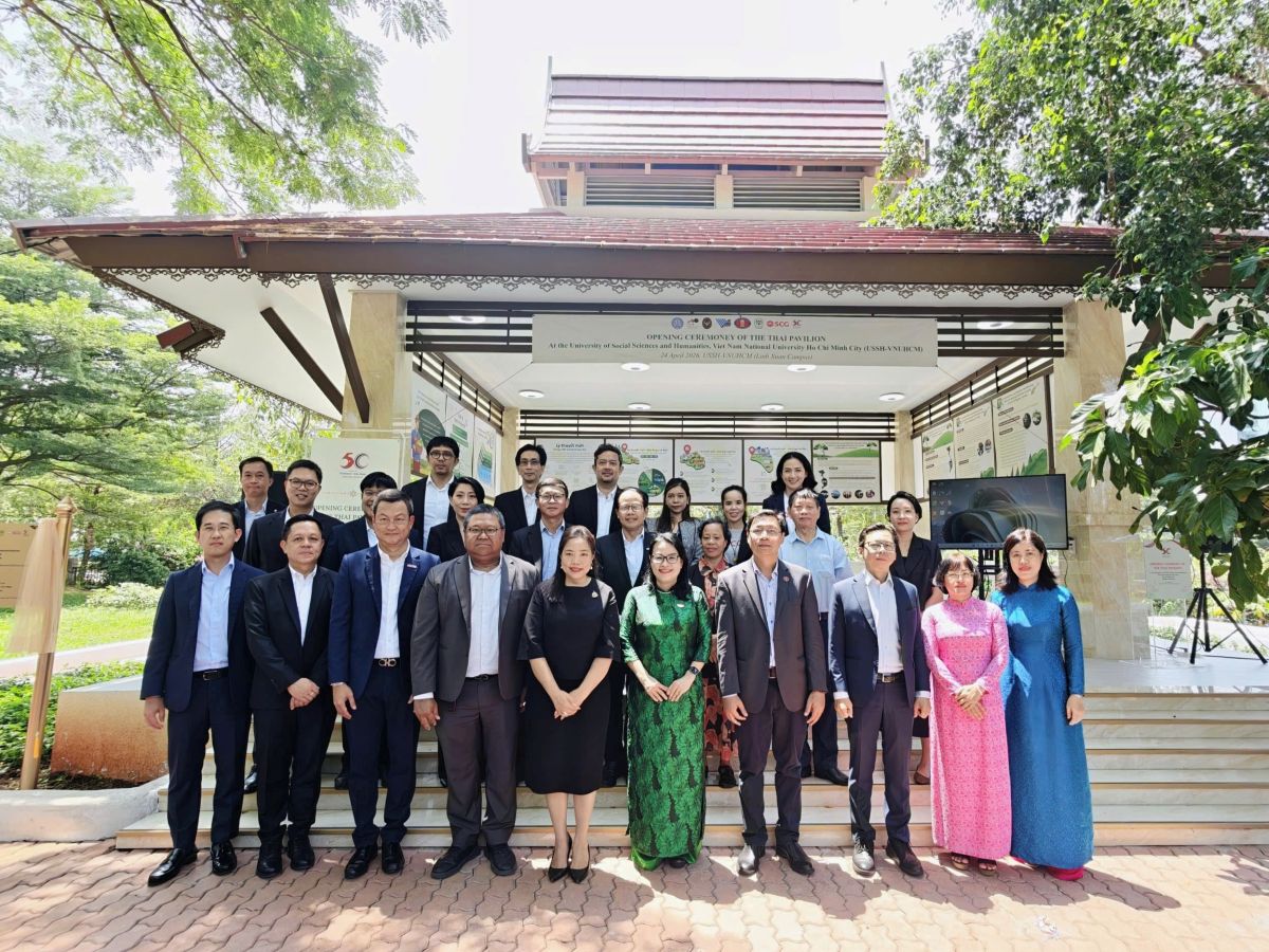 Phu nu hien dai Sala Thai SCG 02