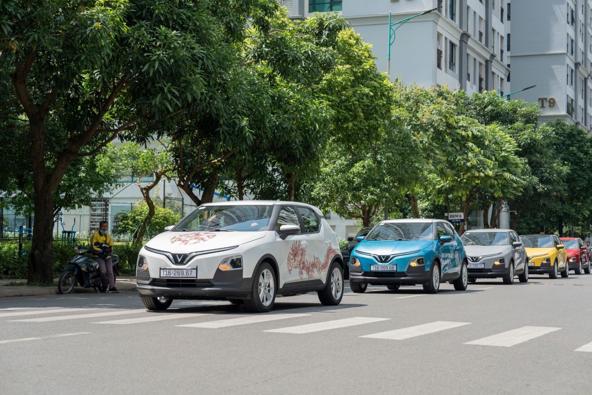 Phu nu hien dai VinFast VF 5 01