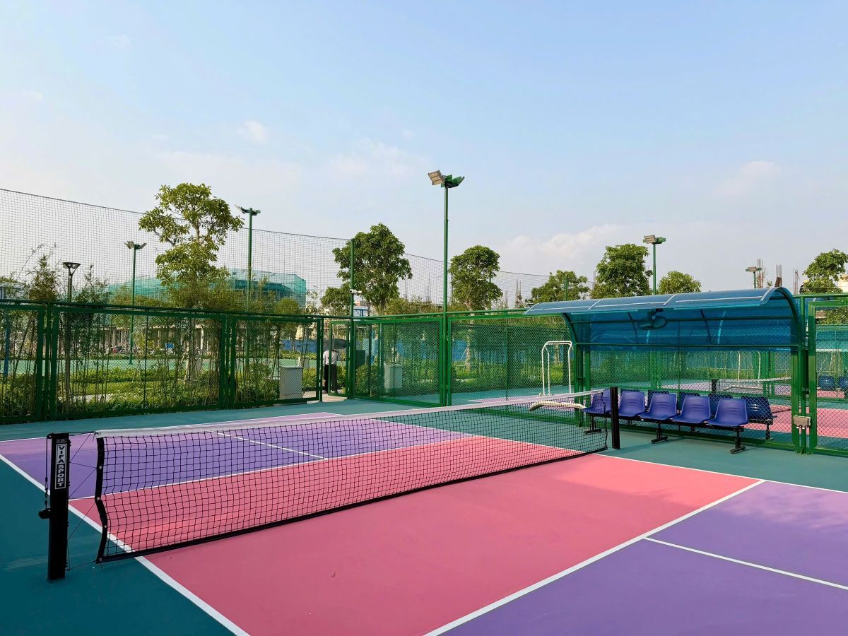 Phu nu hien dai Vinhomes Green City 03