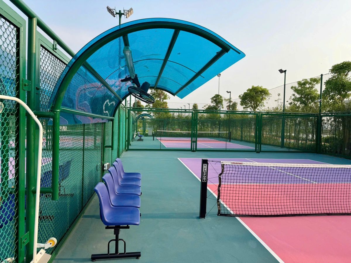 Phu nu hien dai Vinhomes Green City 04