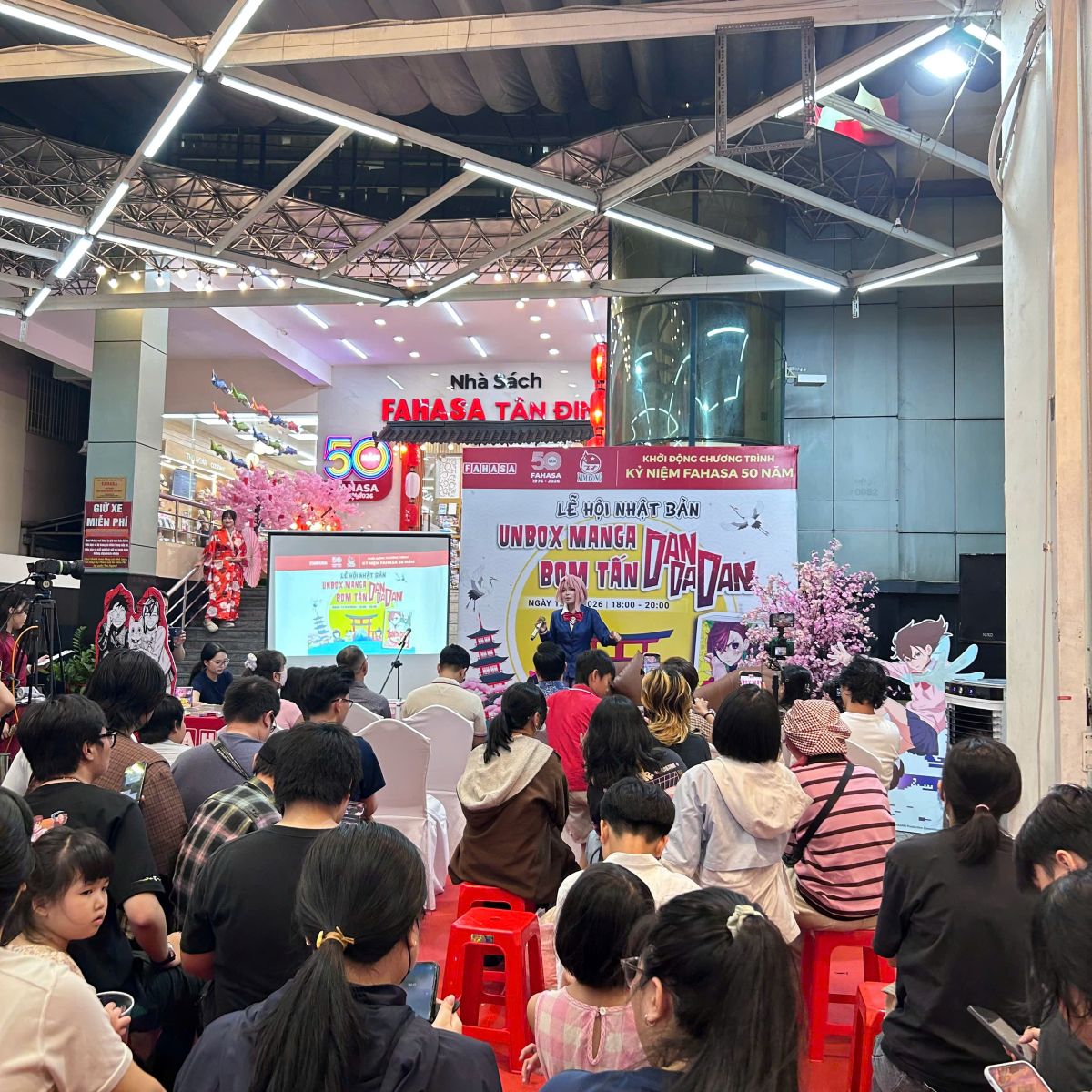 Sôi động Lễ hội Nhật Bản unbox manga Dandadan 1 Phu nu hien dai fahasa manga Dandadan 01