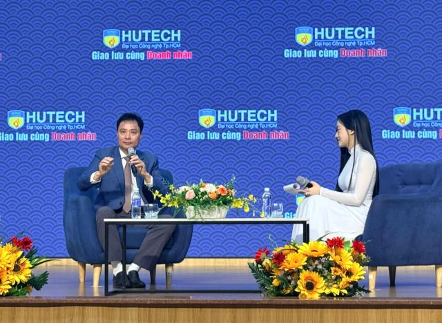 Phu nu hien dai hutech 31 nam thanh lap 03