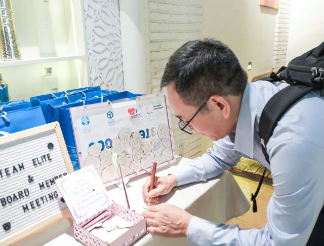 Phu nu hien dai nu skin quy mo tim 05