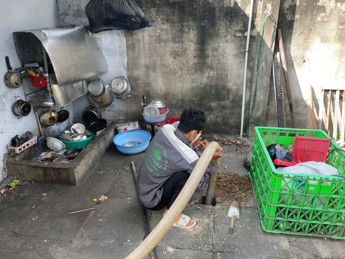 Dịch vụ hút hầm cầu Vũng Tàu – Vạn Phát khẳng định uy tín bằng chất lượng và sự chuyên nghiệp 2 Phu nu hien dai rut ham cau van phat 02