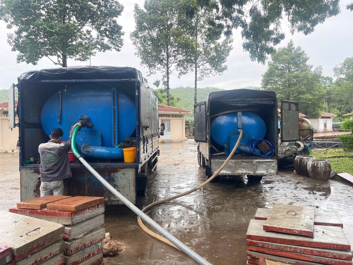 Dịch vụ hút hầm cầu Vũng Tàu – Vạn Phát khẳng định uy tín bằng chất lượng và sự chuyên nghiệp 3 Phu nu hien dai rut ham cau van phat 03