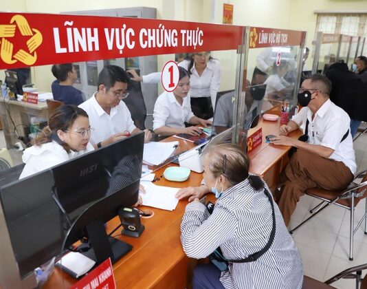 112 phường, xã tại TPHCM chuyển giao thẩm quyền chứng thực giao dịch sang tổ chức hành nghề công chứng từ ngày 27/4