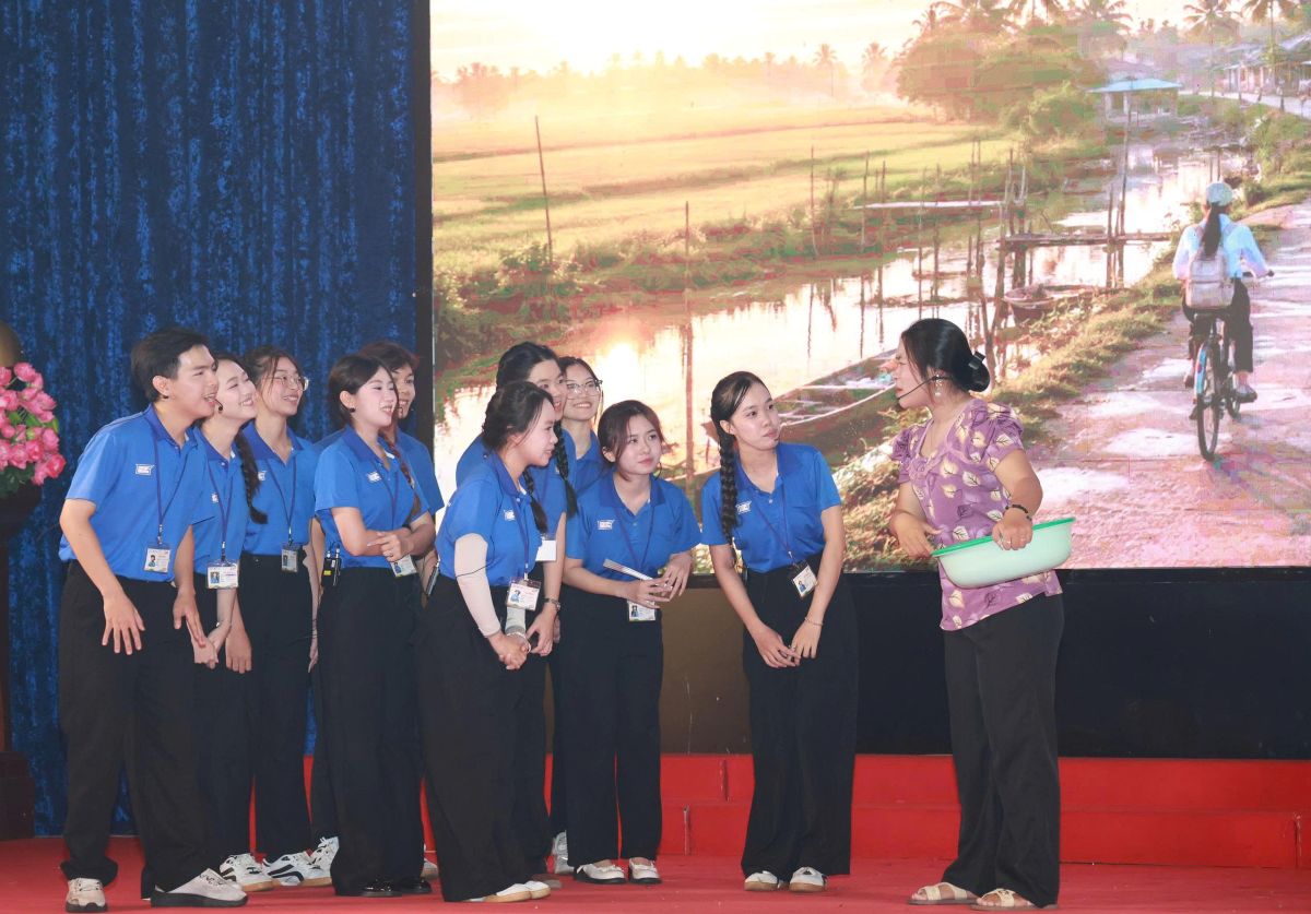 Phu nu hien dai Dai hoc su pham 01