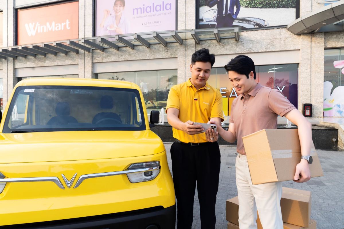 Tài xế giao hàng nói về VinFast EC Van: Không mất chi phí sau mỗi cuốc chạy, chị em cũng lái dễ dàng 1 Phu nu hien dai VinFast EC Van 01