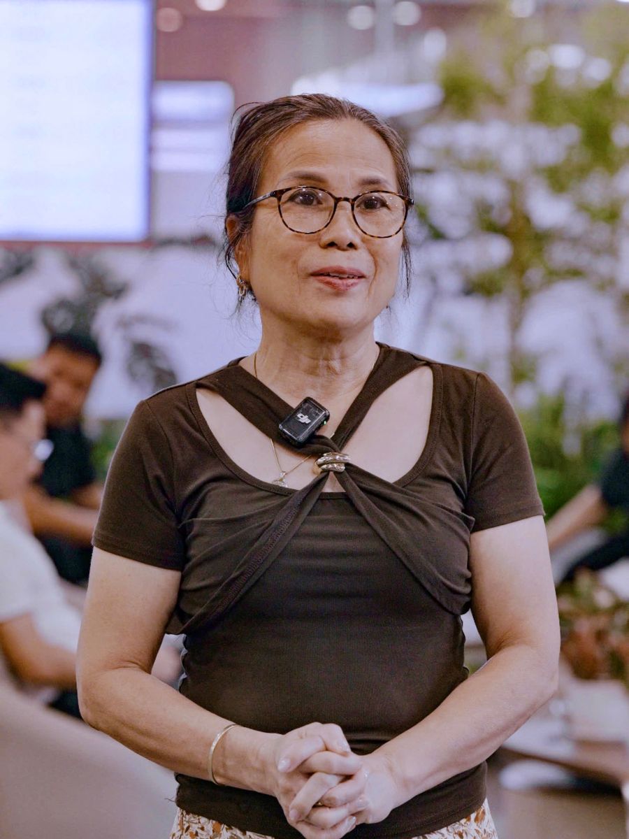 Nhà đầu tư Hà Nội mua liền 2 căn Đảo Ngọc mà không cần vào Đà Nẵng: “Tôi tin vào uy tín của Vingroup” 1 Phu nu hien dai Vinhomes hai van bay 01