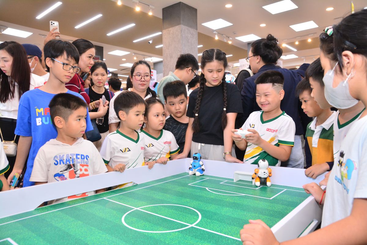 Phu nu hien dai fahasa lego world cup 2026 02