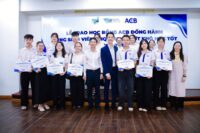 ACB trao 100 suất học bổng cho học sinh, sinh viên có hoàn cảnh khó khăn tại Đại học Quốc gia TPHCM