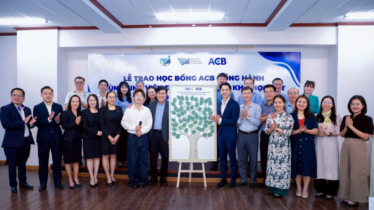 Phu nu hien dai ACB hoc bong 02