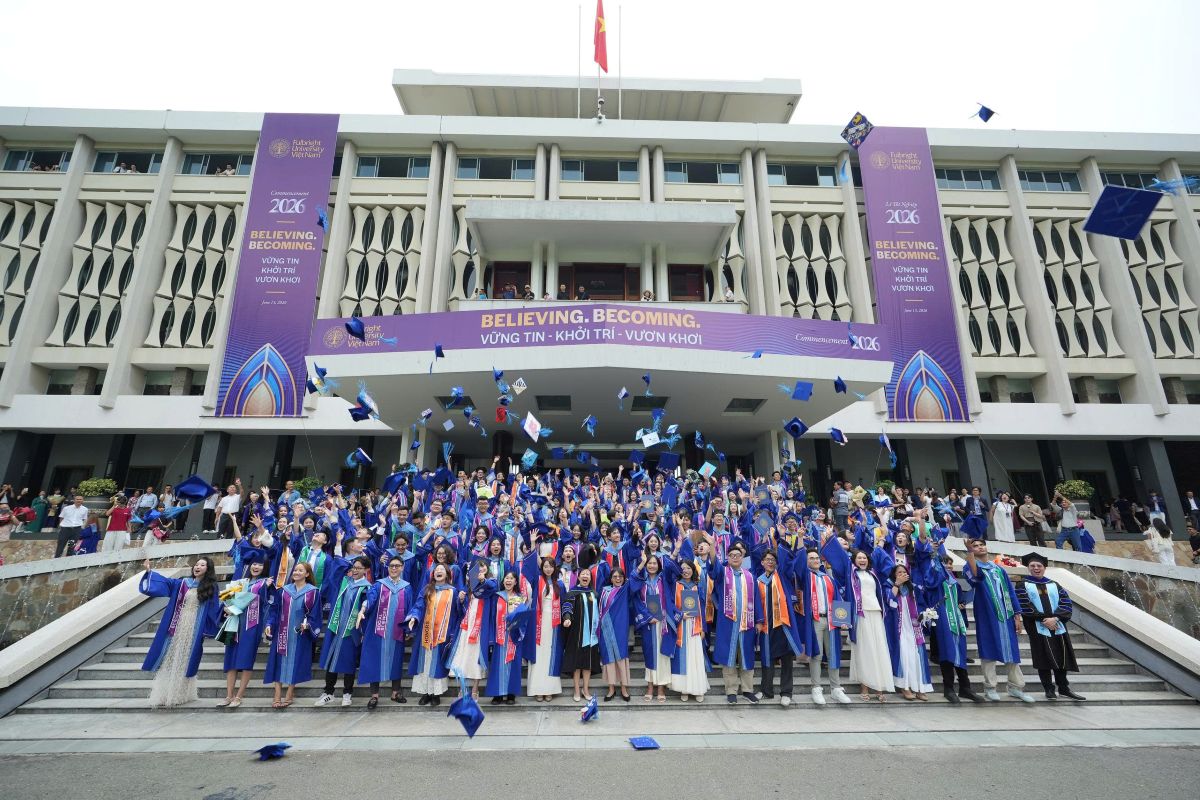 Phu nu hien dai Dai hoc Fulbright 03