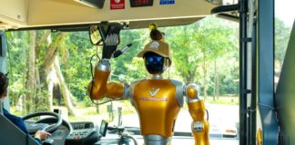 Từ “hướng dẫn viên” robot đến dùng bữa cùng… cá mập: Chuỗi trải nghiệm độc lạ đang khiến du khách đổ về Bắc đảo Phú Quốc