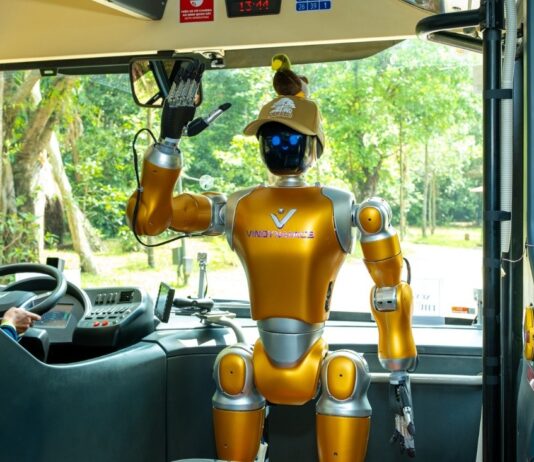 Từ “hướng dẫn viên” robot đến dùng bữa cùng… cá mập: Chuỗi trải nghiệm độc lạ đang khiến du khách đổ về Bắc đảo Phú Quốc