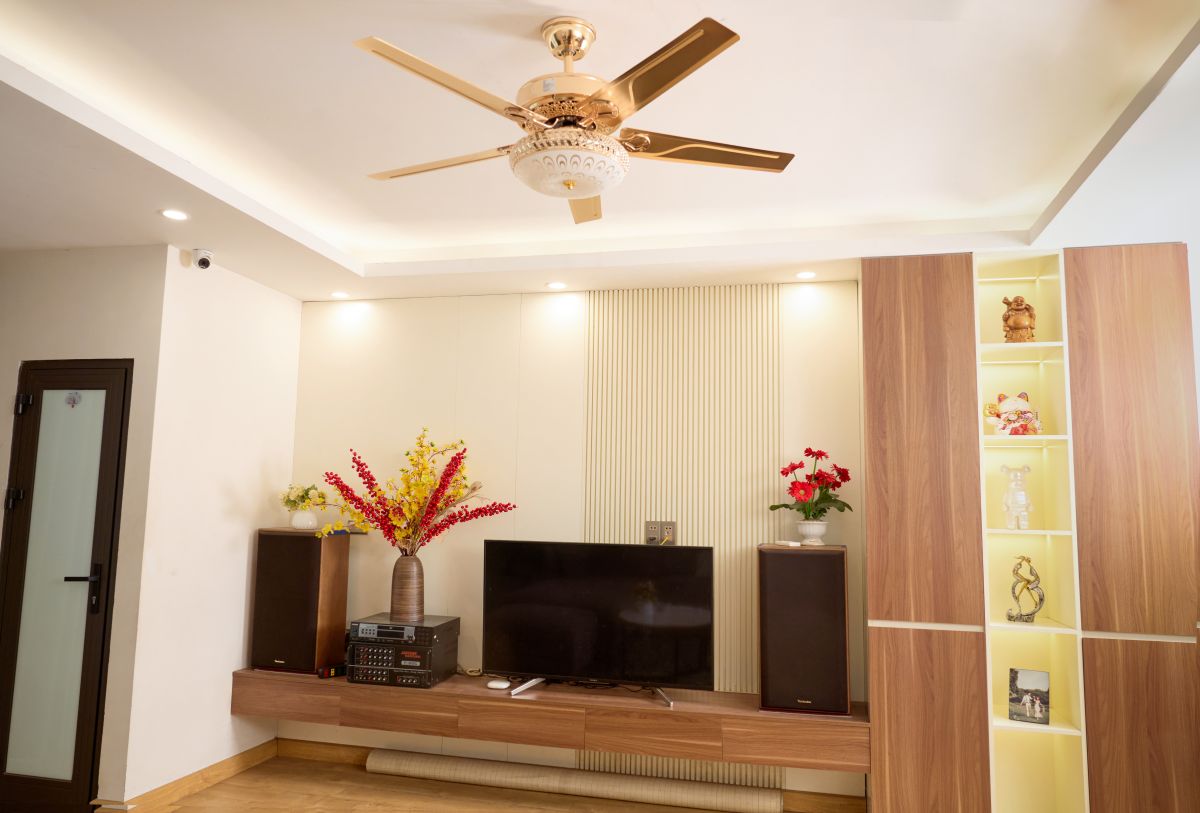 Giải mã 3 dòng quạt trần đèn chủ lực của AMU Smart - “Cơn sốt” làm mát không gian sống mùa hè 2 Phu nu hien dai AMU Smart 06