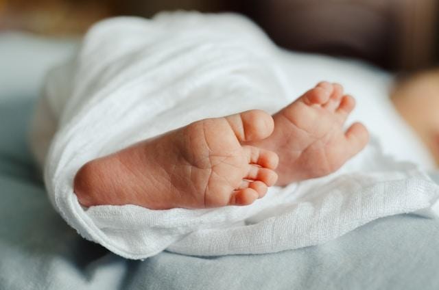 Chuyên gia gợi ý tiêu chí dinh dưỡng cho trẻ sinh mổ chậm lớn 1 Phu nu hien dai Alphagen tre sinh mo 01