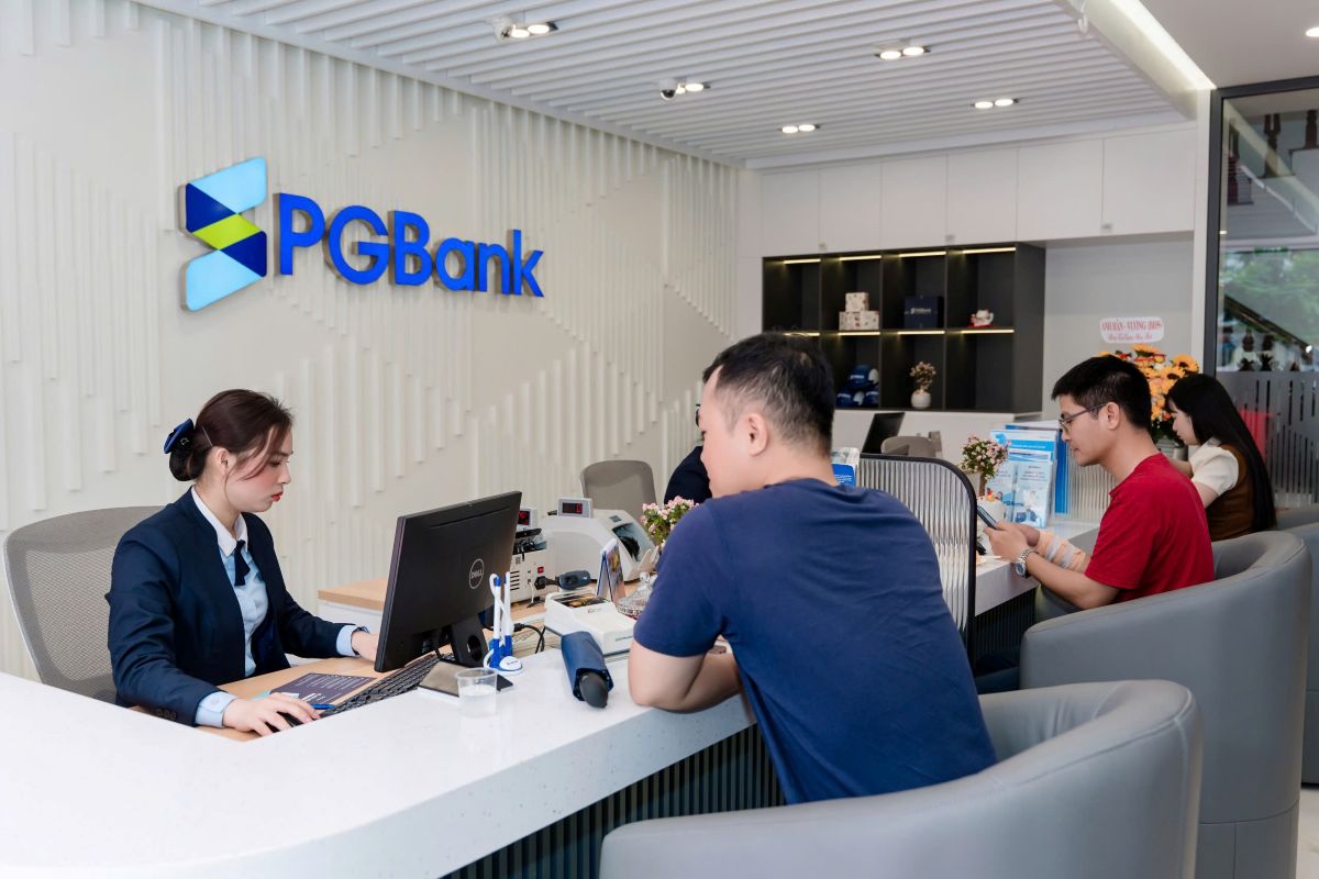 Phu nu hien dai PG Bank 01