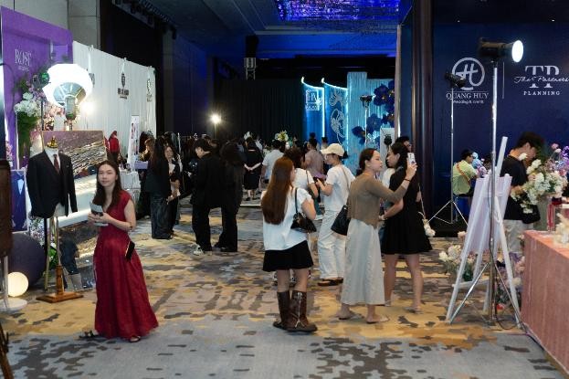 Hàng nghìn khách đổ về The Vietnam Grand WeddX 2026, choáng ngợp trước “đại tiệc cưới” lớn bậc nhất Việt Nam 5 Phu nu hien dai Vietnam Grand WeddX 2026 05