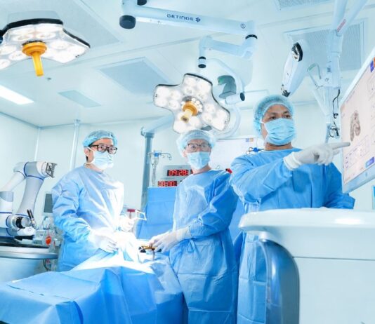 Vinmec đặt mục tiêu đưa Việt Nam trở thành trung tâm phẫu thuật robot hàng đầu khu vực