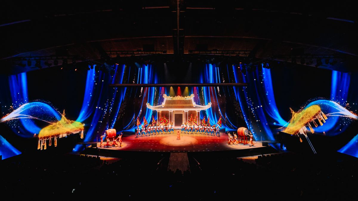 Phu nu hien dai Vinpearl Theatre 05