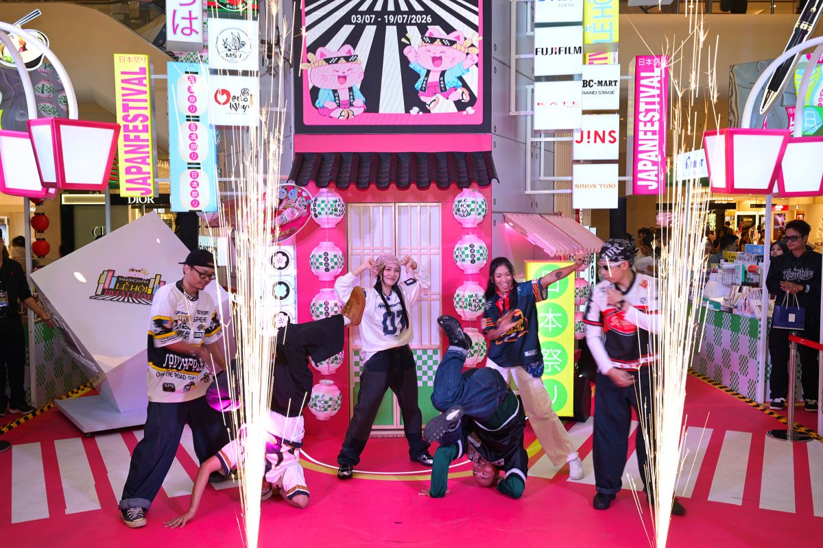 BƯỚC VÀO THẾ GIỚI POP CULTURE NHẬT BẢN RỰC RỠ SẮC MÀU 4 Phu nu hien dai le hoi nhat ban 02