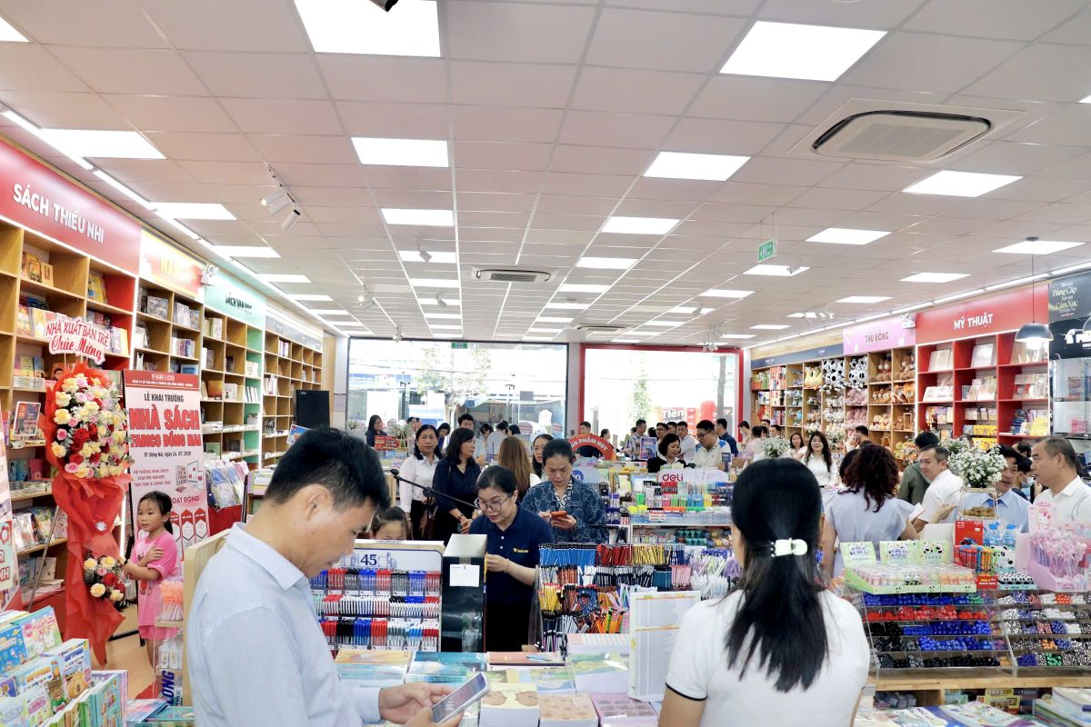 Khai trương Nhà sách Fabico Đồng Nai 2 Phu nu hien dai nha sach fabio dong nai 03