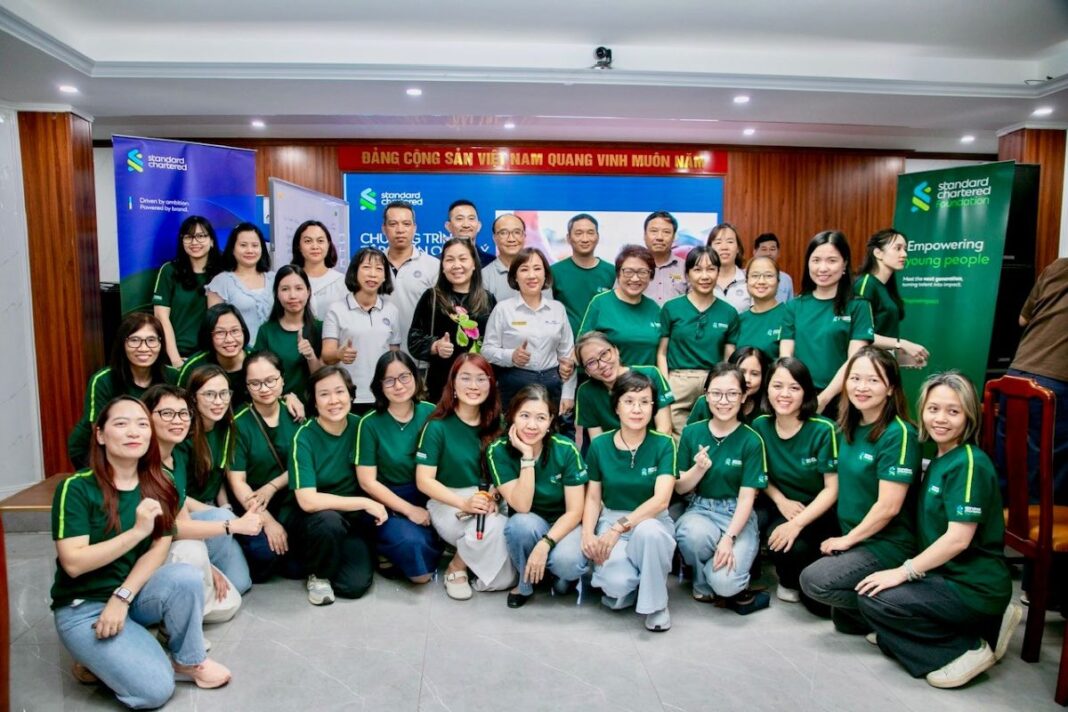 Phu_nu_hien_dai_standard_chartered_01