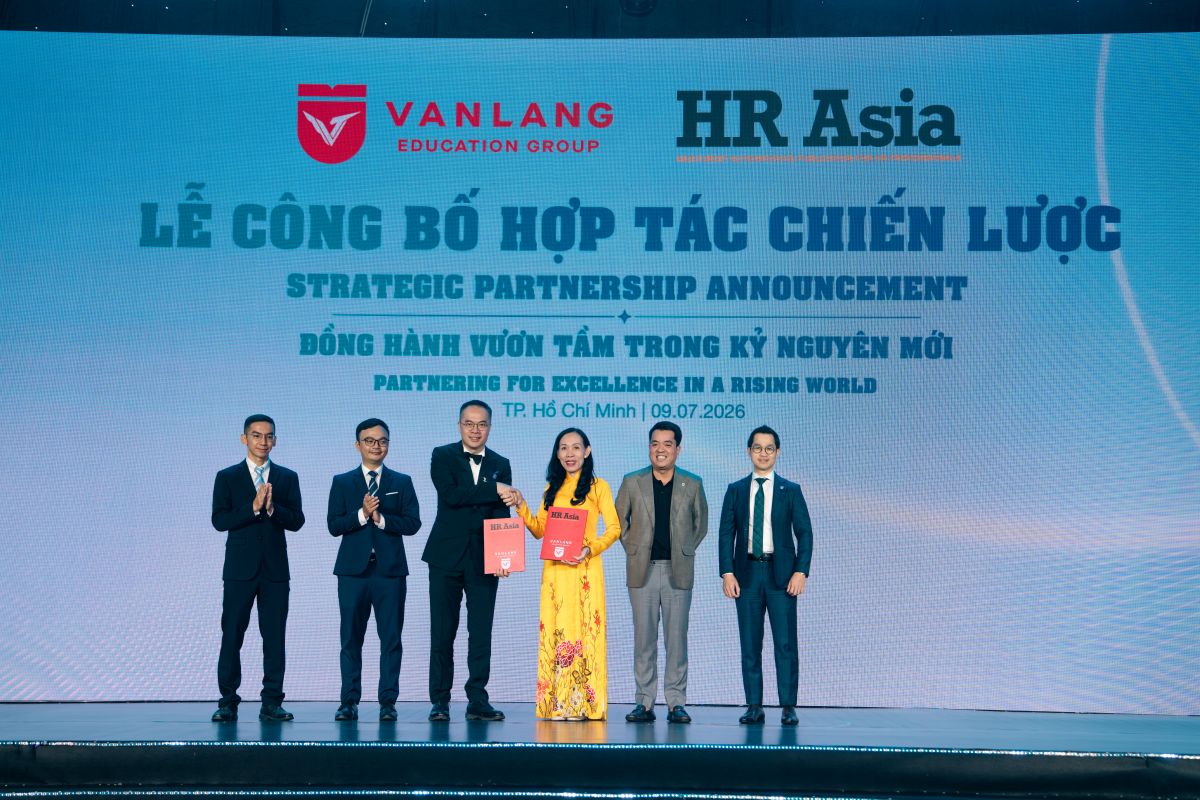 Trường Đại học Văn Lang năm thứ hai liên tiếp nhận giải "Nơi làm việc tốt nhất châu Á" 4 Phu nu hien dai van lang HR Asian 03