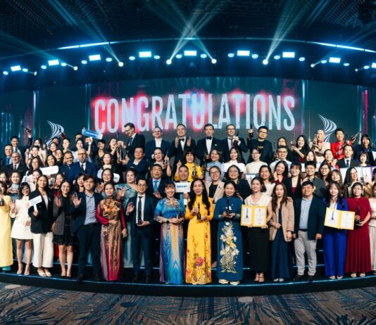 Trường Đại học Văn Lang năm thứ hai liên tiếp nhận giải “Nơi làm việc tốt nhất châu Á”